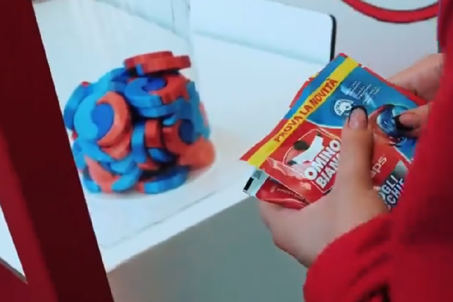 Repliche giganti delle capsule idrocaps Omino Bianco realizzate in stampa 3D per evento a Milano